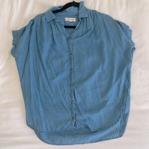 Madewell
Central Drapey Shirt
Button-Down
In Chambray
Size: S